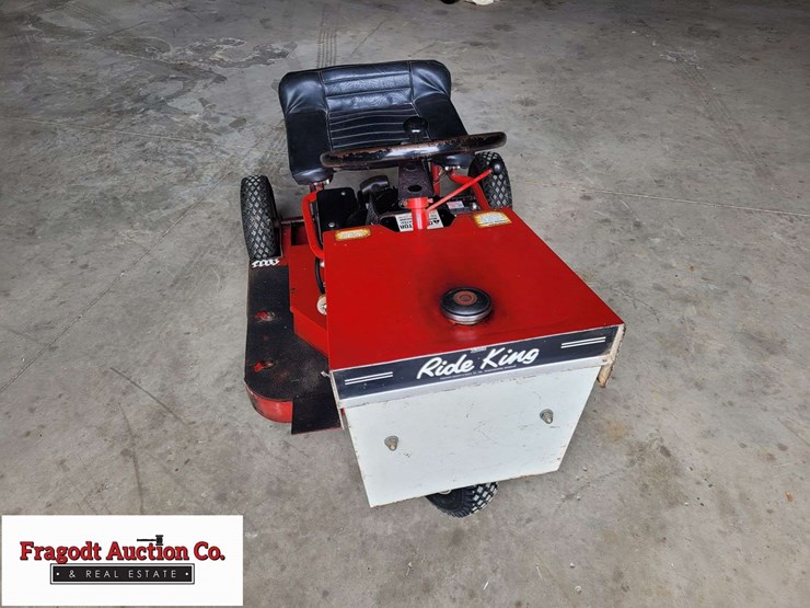 Swisher Ride King Lawn Mower, 3 Wheel, 8hp Briggs, 32" Cut, 2 Speed