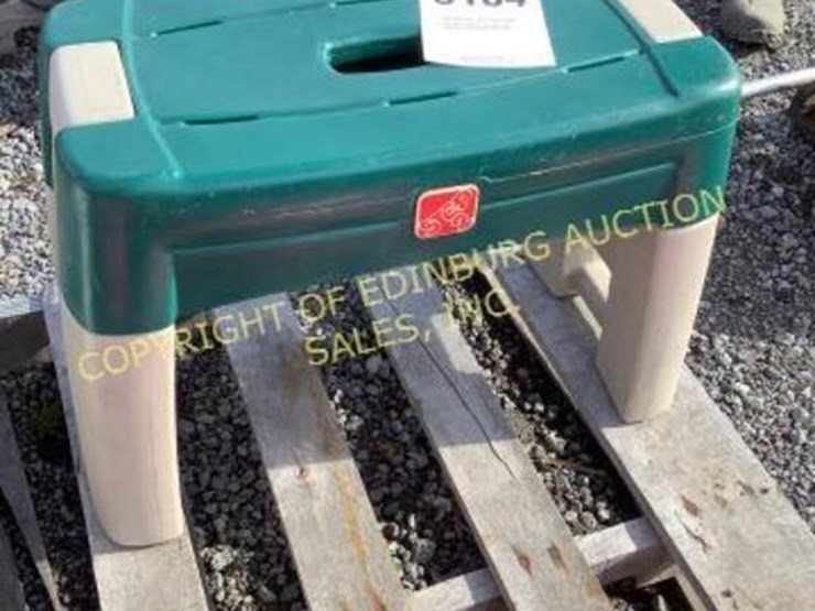 step 2 bench Lot 3164, 2022 Online Consignment Auction, 5/20/2022