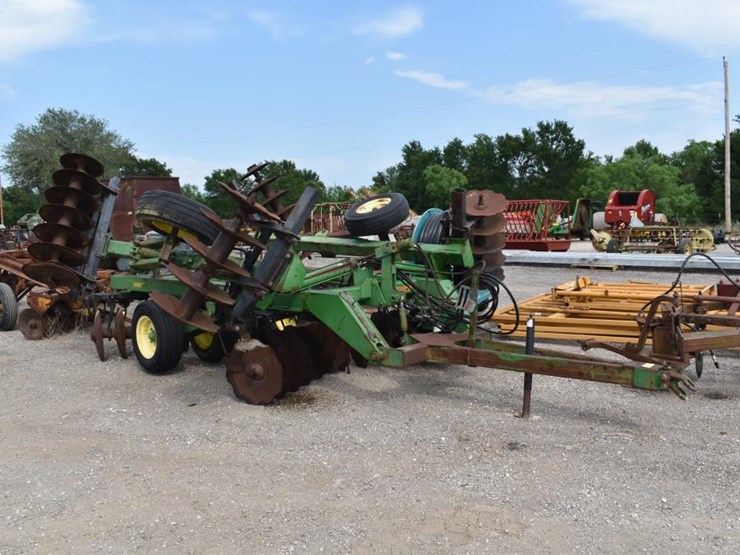 john-deere-637-lot-969-area-farmer-liquidation-5-14-2022-anton