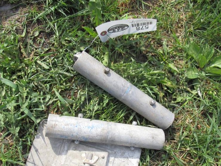 Pole Connectors and Concrete Edger Lot 578, Construction Retirement