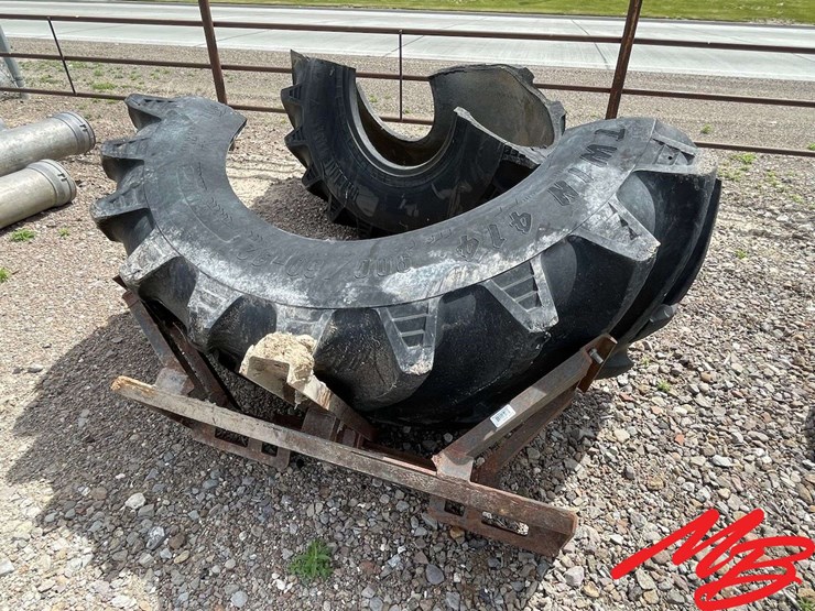 Shp Built Rubber Tire Scraper, skid steer mount *Extra half tire