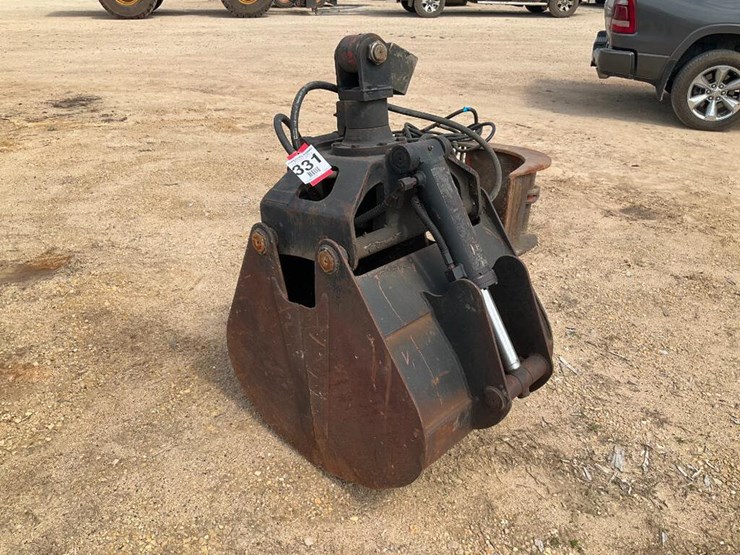 Rotobec 1/4 yd clam dirt bucket. Lot 331, NELSON HARDWOOD LUMBER CO