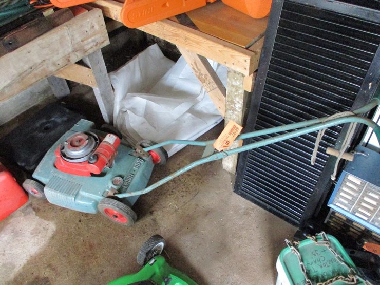 8697 • Vintage Pre 1952 Lawn Boy Iron Horse 18" Walk Behind Push Mower