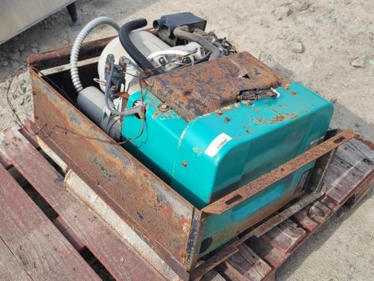 Onan Emerald Plus Mobile Home Generator Lot 3401 June Farm Heavy Equipment Auction 6 2 