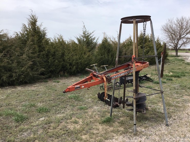 Massey Ferguson Q Post Hole Digger Lot GQ6906, Equipment Auction