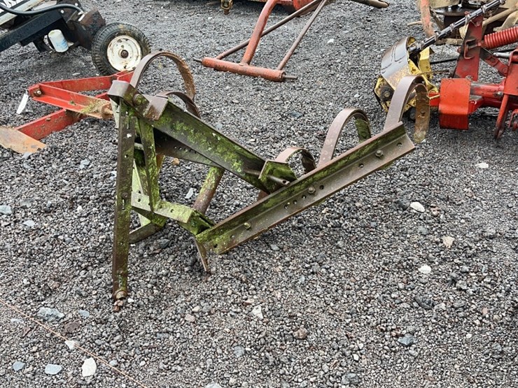 3PT HITCH 1 ROW CULTIVATOR Lot 4167, 13th Annual 3 Day Summer