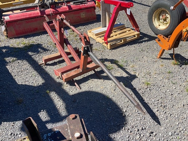 3PT HITCH HAY SCISSOR WITH SPEAR Lot 4263, 13th Annual 3 Day Summer