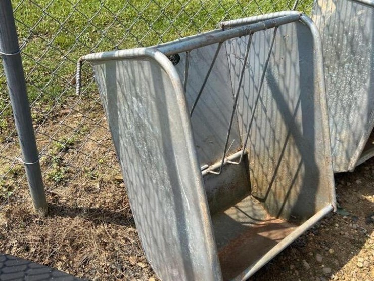 Cattle Feed Bin Lot 148, Machinery Auction Tools, Small Equipment