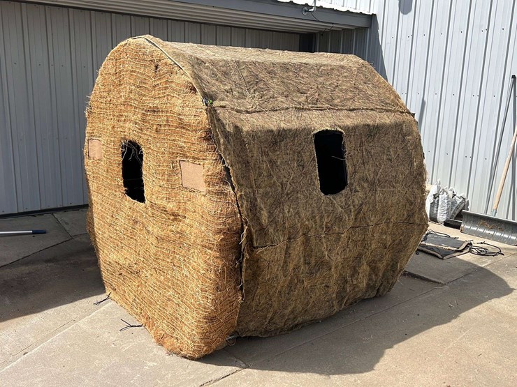Round Bale Hunting Blind Lot 405, Spring/Stolte Estate Online