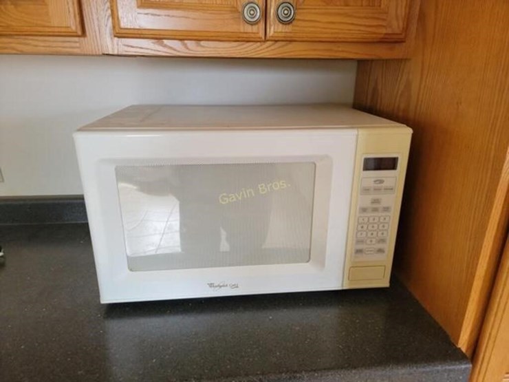 Whirlpool Gold Microwave Lot 446, Acker Dairy Farm Online Machinery