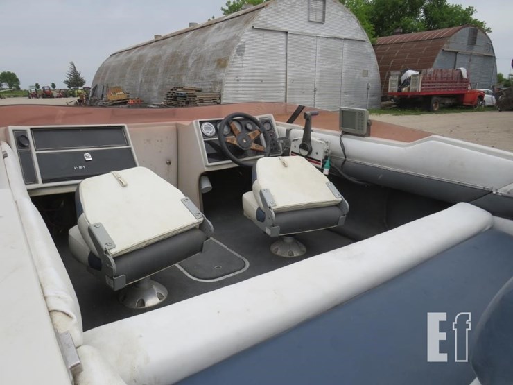 1989 LARSON 115 HP JOHNSON OUTBOARD Lot , Pocahontas Machinery