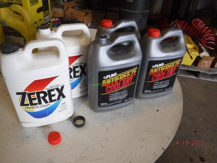 5 Unopened Antifreeze 1 Gallon Containers Lot 931, SUMMER 2022, 6/15