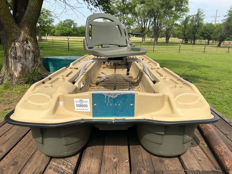 Pelican Bass Raider 10E Angler Fishing Boat Lot 8899, Agriculture
