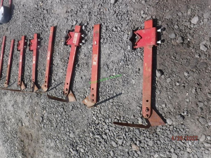 8 Cultivator Shanks w/ 4 Tool Bar Clamps Lot 967, SUMMER 2022, 6/15/2022, Magic Valley