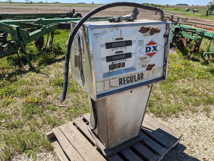 DX gas pump, Tokheim, from Links DX Mason City Lot 124, GAIL GORDON
