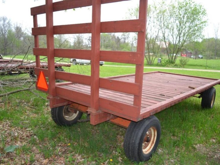 flat rack hay wagon with back rack Lot 41, THE ESTATE OF JIM HELLER