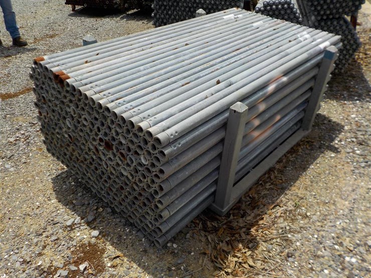 83 • 6FT GALVANIZED STEEL SCAFFOLD TUBES WITH RACK Lot 83, Marine