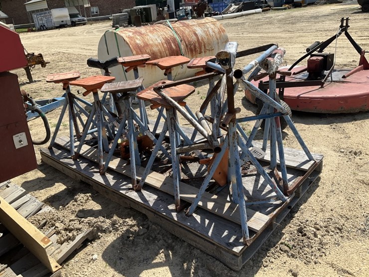 10 METAL STANDS Lot 64177, Farm Equipment Auction (Ring 2), 6/11