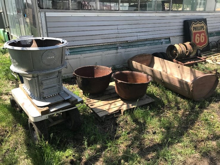 Antique Butchering Kettle & Equipment Lot HE3148, Equipment Auction