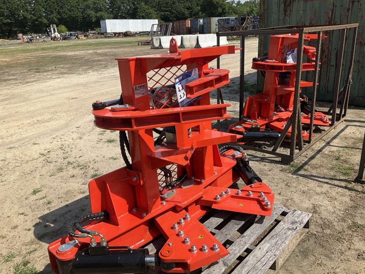 UNUSED TOPCAT HYDRAULIC TREE SHEAR Lot 64136, Farm Equipment Auction