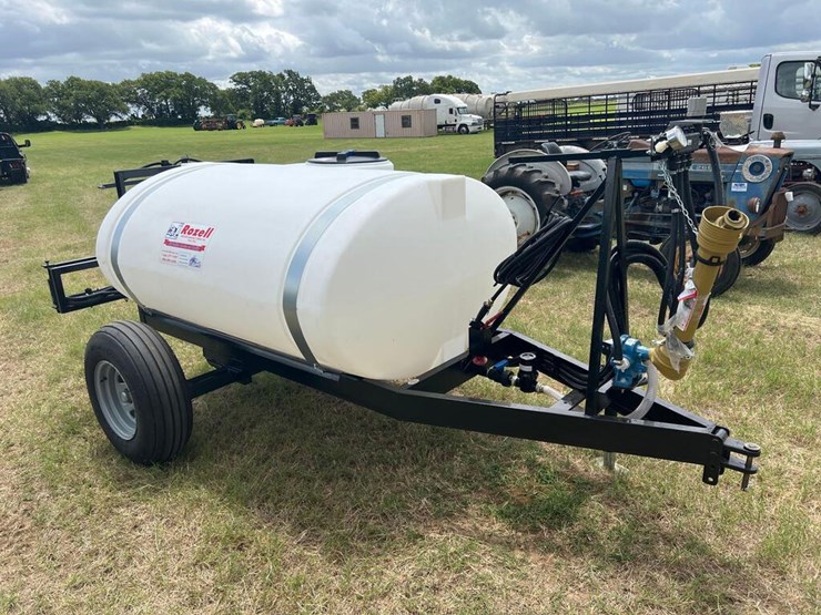 500 Gallon Rozell Sprayer with Boom attachment and wand attachment