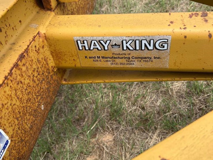 3 bale Hay King individual dumptrailer SELLS WITH A BILL OF SALE ONLY Lot 5, Chico Summer