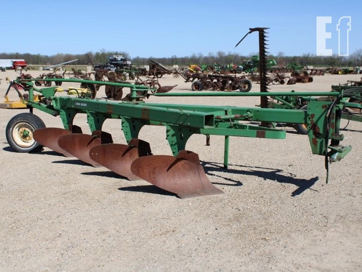 JOHN DEERE 4B Lot , FREEMAN RIDDLE COLLECTION AUCTION, 6/11/2022