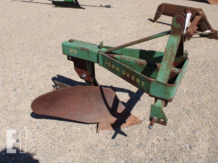JOHN DEERE 25 Lot , FREEMAN RIDDLE COLLECTION AUCTION, 6/11/2022