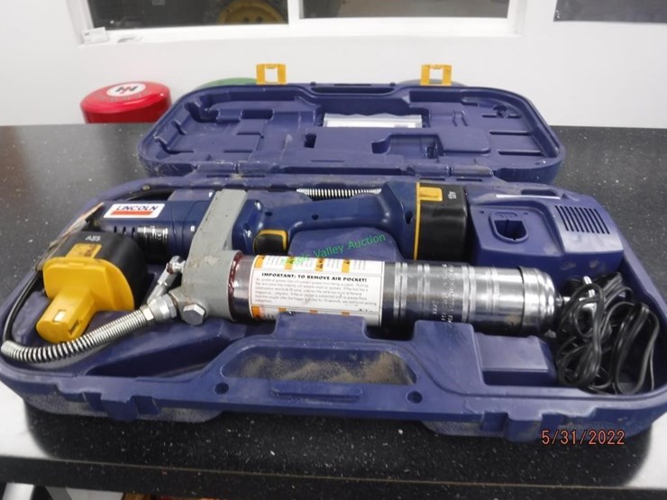 Lincoln 12V Grease Gun w/Charger Lot 996, SUMMER 2022, 6/15/2022