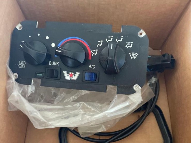 2007 western star heater and air conditioner control Lot 420