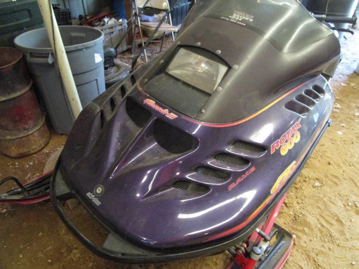1007 • 1995 SkiDoo Formula III Snowmobile, VIN 1091 01964 Lot