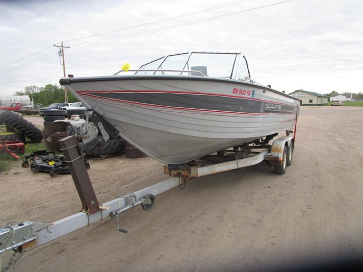 20 1/2' CRESTLINER PHANTOM 205 w/ TANDEM AXLE TRL., Chev., 4.6 V6