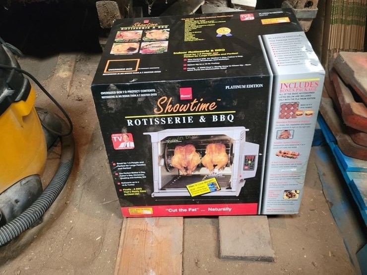 Showtime Rotisserie & BBQ Cooker Lot 590, Patricia Plutowski Estate