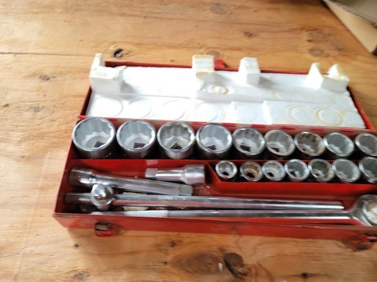 Pittsburgh 21 Piece 3/4" SAE Socket Set Lot 525, Patricia Plutowski