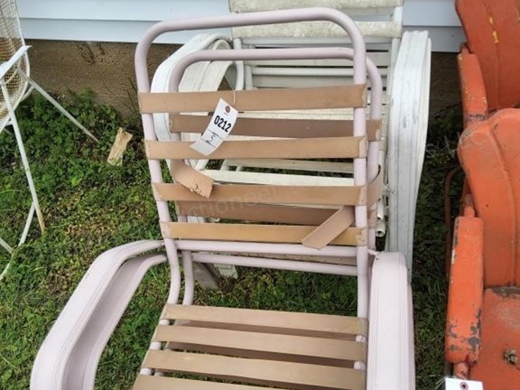 lawn chairs Lot 212, Frank Fisher Proprietor, 6/20/2022, Tim Narhi