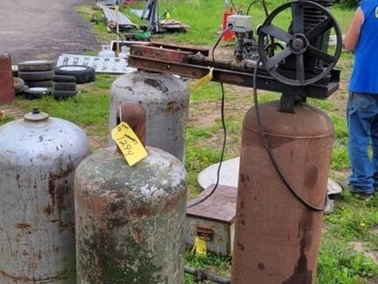 Homemade air compressor (hole in tank) Lot 1294, June Online Farm