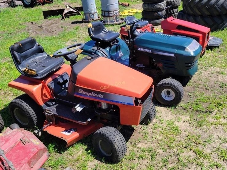 Simplicity riding lawn mower 36" deck Lot 301, June Online Farm