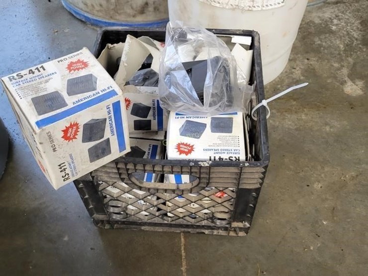 car-speakers-lot-1056-june-online-farm-consignment-6-30-2022
