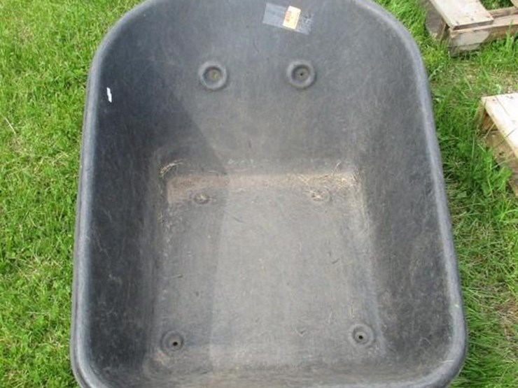 Plastic wheelbarrow tub Lot 17, June Machinery, Outdoor, Tools