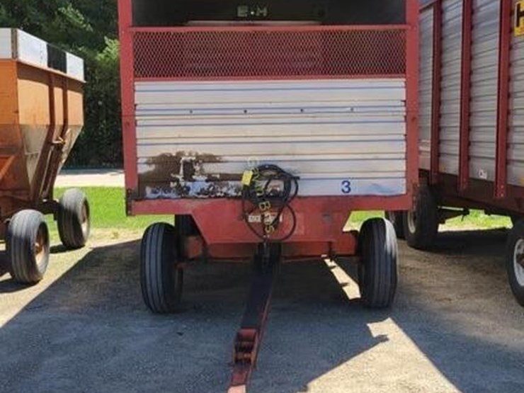 H&S 18' Chopper box Lot 99, June Online Farm Consignment, 6/30/2022