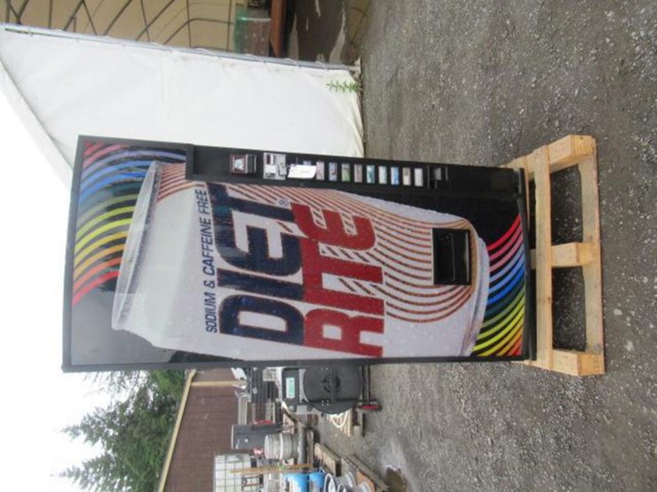 DIXIENARCO DNCB414R/23910 RC PROG 10SELECTION SODA VENDING MACHINE