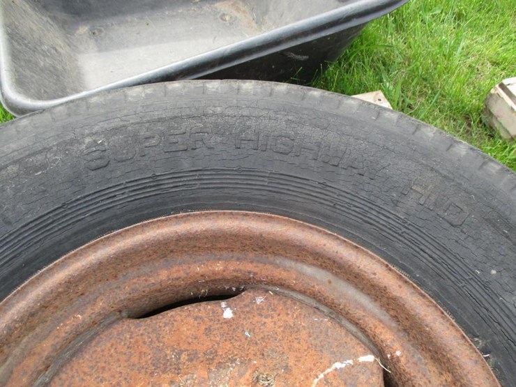 Manure spreader tire with 8bolt rim Lot 16, June Machinery, Outdoor