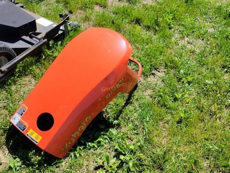 Kubota B2601 hood Lot 362, June Online Farm Consignment, 6/30/2022