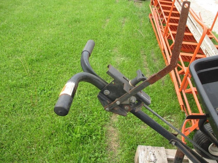 AgriFab 125 broadcast spreader Lot 28, June Machinery, Outdoor