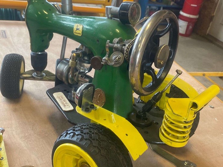 John Deere/sewing machine tractor model Lot , Annual Equipment