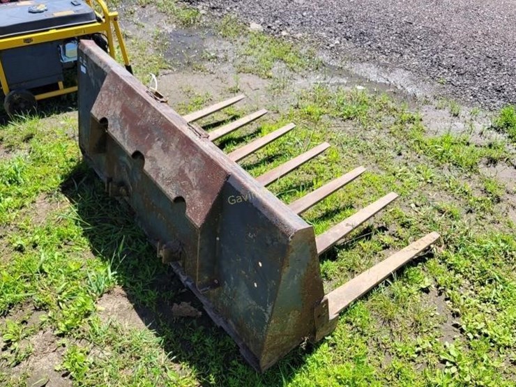 54" manure bucket Lot 268, June Online Farm Consignment, 6/30/2022