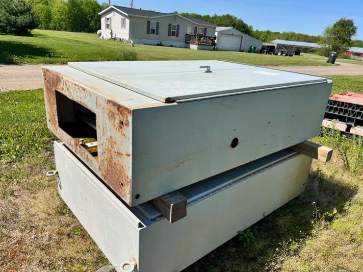 2 Power boxes Lot 152, GROSTIC FARMS EQUIPMENT, 6/28/2022