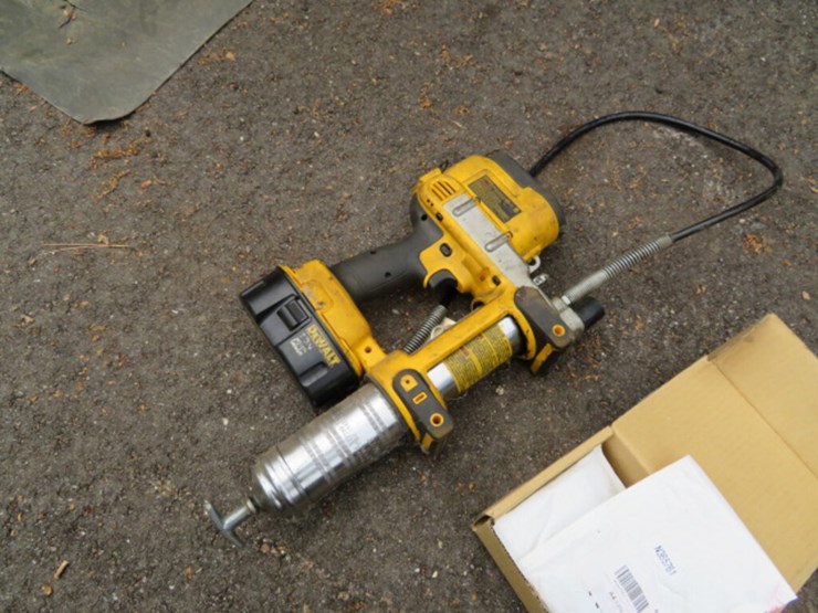 DeWalt grease gun Lot 40, Summit Metro Parks Equipment Auction, 6/29
