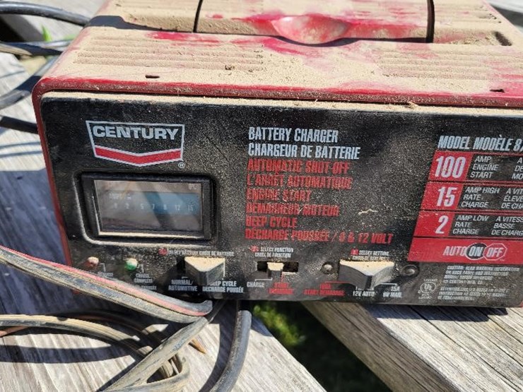 John Deere Battery Charger Lot HH4272, Jul 13, 2022 Equipment