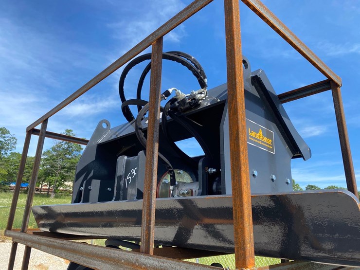 1530 • Landhonor 72" Vibratory Plate Compactor Skid Steer Attachment